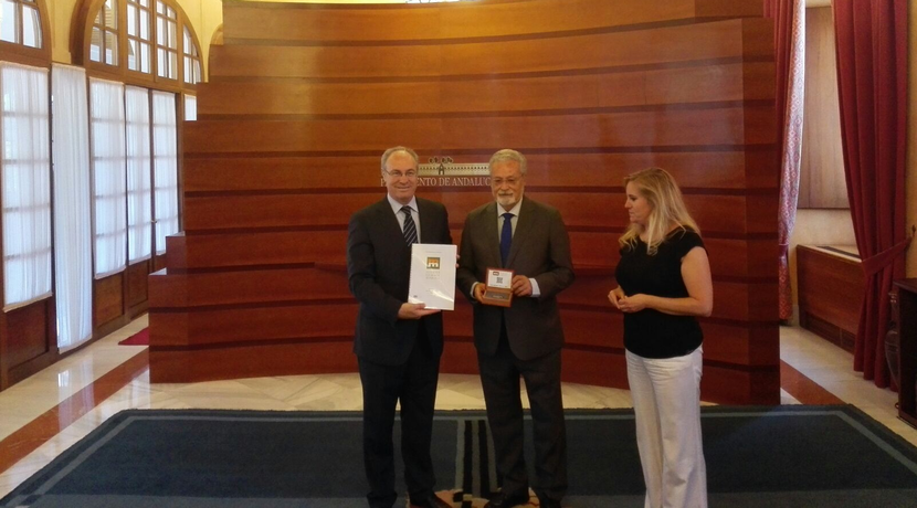 Jesús Maeztu presenta el Informe Anual del Menor de 2016 Jesús Maeztu presenta el Informe Anual del Menor de 2016
