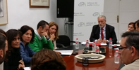 Reunión del Defensor con trabajadores de ZNTS de Sevilla