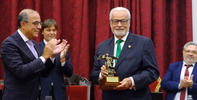 Jesús Maeztu recibe un homenaje de la Universidad de Sevilla