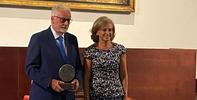 El Defensor del Pueblo andaluz recibe una mención por su apoyo y mediación por la salud mental El Defensor del Pueblo andaluz recibe una mención por su apoyo y mediación por la salud mental
