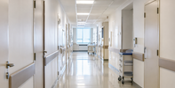 Demoras en pruebas radiológicas a menores migrantes no acompañados en un hospital de Almería