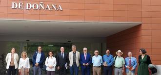 Los defensores del pueblo de España y Andalucía se reúnen con científicos y gestores del Espacio Natural de Doñana para conocer su situación actual