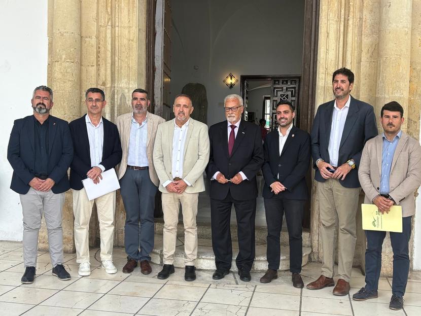 El Defensor pone en valor el trabajo de los alcaldes de La Janda El Defensor pone en valor el trabajo de los alcaldes de La Janda