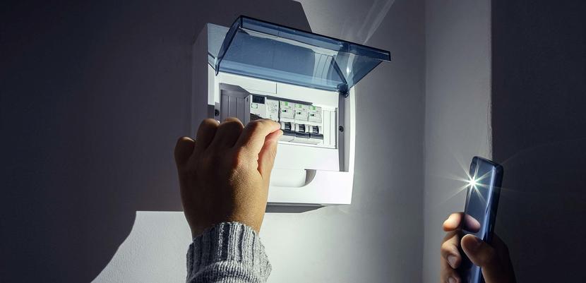 Instamos a las administraciones a reflexionar sobre el grave problema social de los cortes de luz Instamos a las administraciones a reflexionar sobre el grave problema social de los cortes de luz