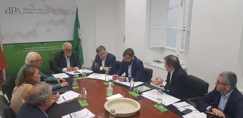 El Defensor mantiene una reunión de seguimiento sobre los cortes de luz en Andalucía